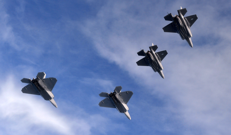 Illustration for article titled Cool photos of F-22s and F-35s flying together for the first time